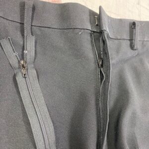 image:グレーの制服ズボン