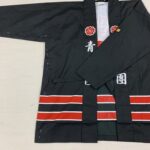 image:だんじり祭用の黒地に赤ラインの法被