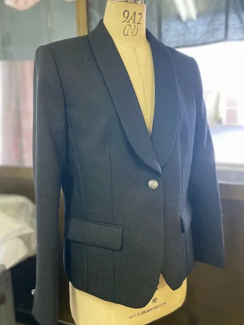 制服ブレザー肩幅ビフォー