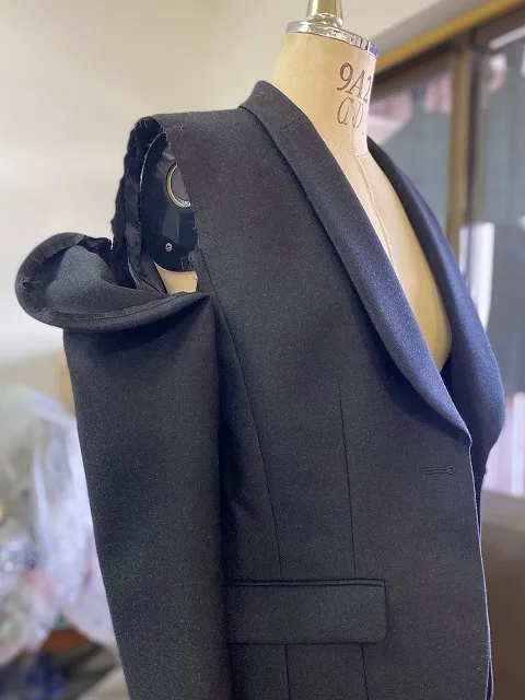 制服ブレザー肩幅作業中