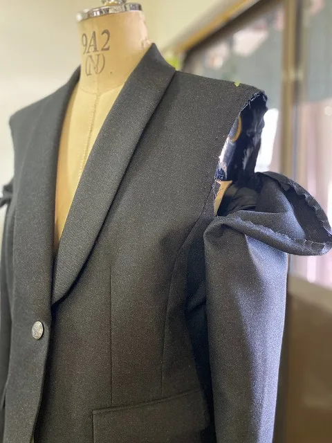 制服ブレザー肩幅作業中