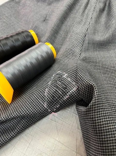 オーダースラックスの股破れ/作業中