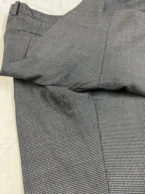 オーダースラックスの股破れ/修理後