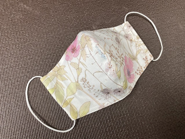【夏用】　リバティ　イルマ　薄花柄　Ｍサイズ　マスク　マスクカバー　立体　『高級泉州晒』