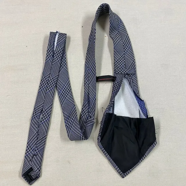 洗濯でボロボロになったネクタイ